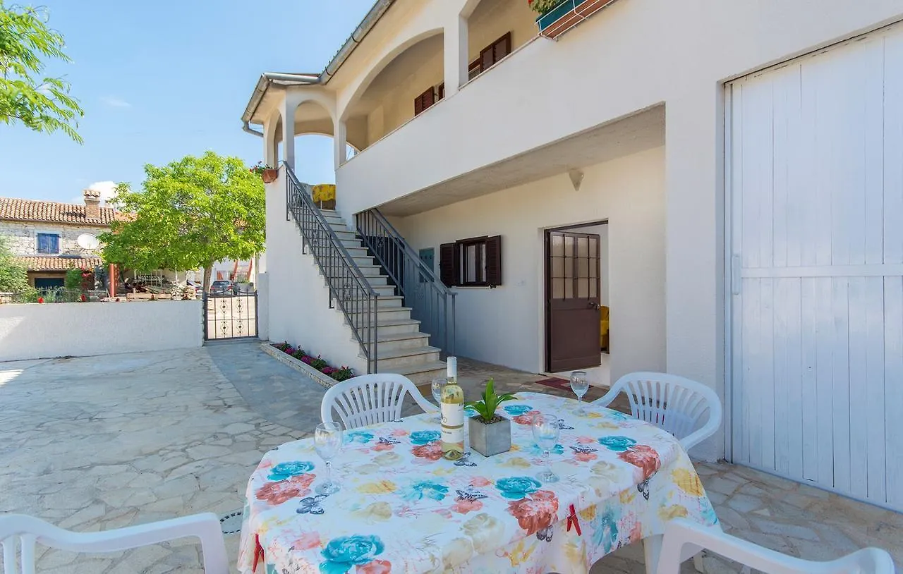 פורץ Apartment Oriana