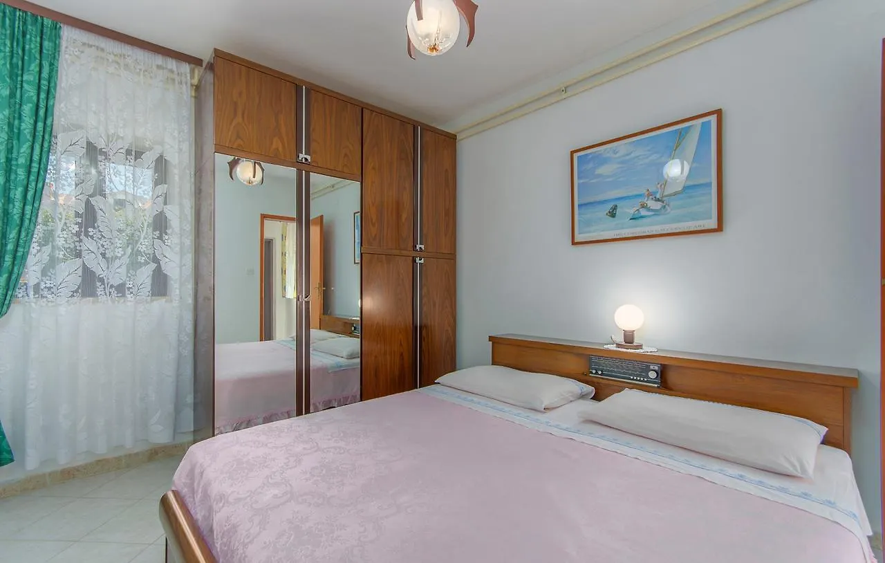 פורץ Apartment Oriana